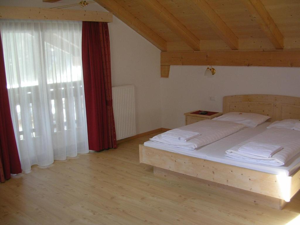 Garni La Tambra Hotel Selva di Val Gardena Room photo